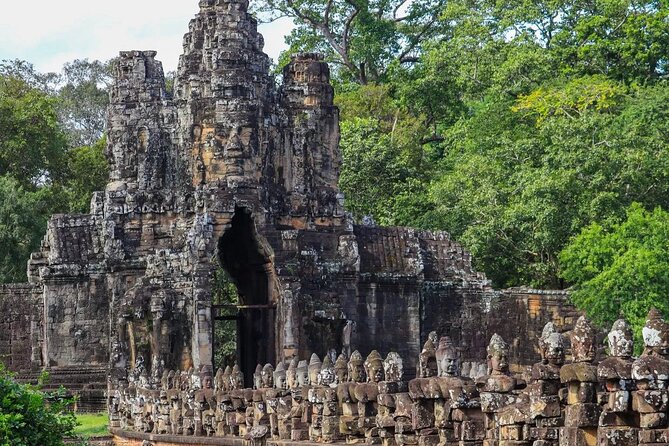 Private Taxi Siem Reap to Phnom Penh, Reliable Driver, Transfer - Car choice: Lexus SUV comfort, Alphard space, or Starex H1 for groups