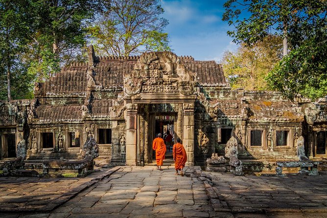 Private Temples Guided Tour (Angkor Wat, Ta Prom & Angkor Thom) - Getting there in a private SUV without losing your day