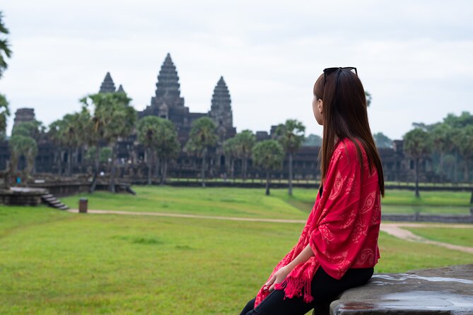 Professional Photo Shoot in Angkor Archaeological Park, Siem Reap - How Oun Directs You: Posing, Light, and Crowd Control