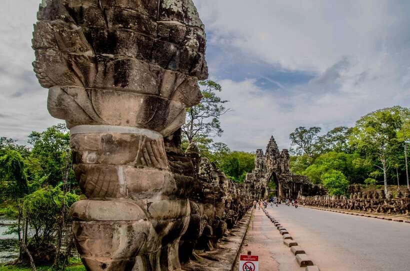 Seat-In-Coach: Small Circuit tour with Sunrise at Angkor Wat - Ta Prohm: Jungle Vines, Tomb Raider Echoes