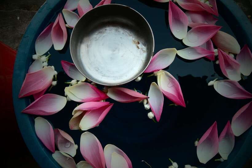 Siem Reap: 1-Hour Cambodian Buddhist Water Blessing - Two blessing styles at the center of it all