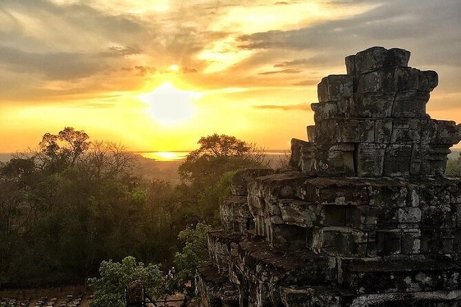 Siem Reap 2-Day Private Angkor Wat Tour with Sunrise - Phnom Bakheng sunset: the classic finish with real stamina