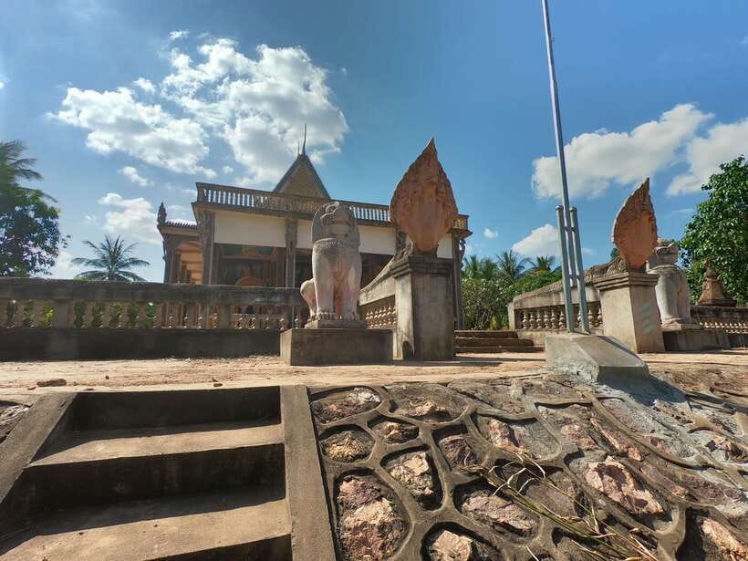 Siem Reap: 6-Hour Easy Rider Motorbike Tour - Guide style and small-group pacing: English conversations that teach more than you expect