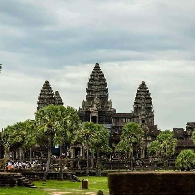 Siem Reap: Angkor 1-Day Private Tour with Sunset or Sunrise - Angkor Thom: South Gate faces, terraces, and Bayon smiles