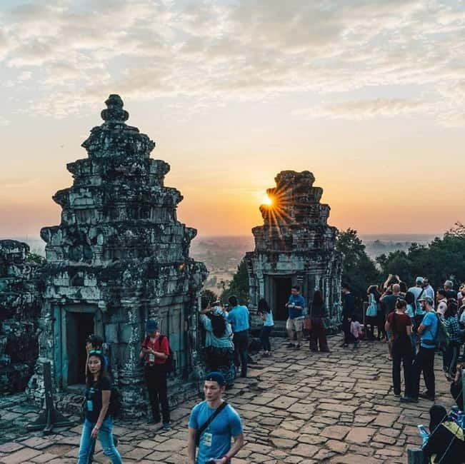Siem Reap: Angkor 1-Day Private Tour with Sunset or Sunrise - Your temple day sequence: from Ta Prohm roots to Angkor Wat art