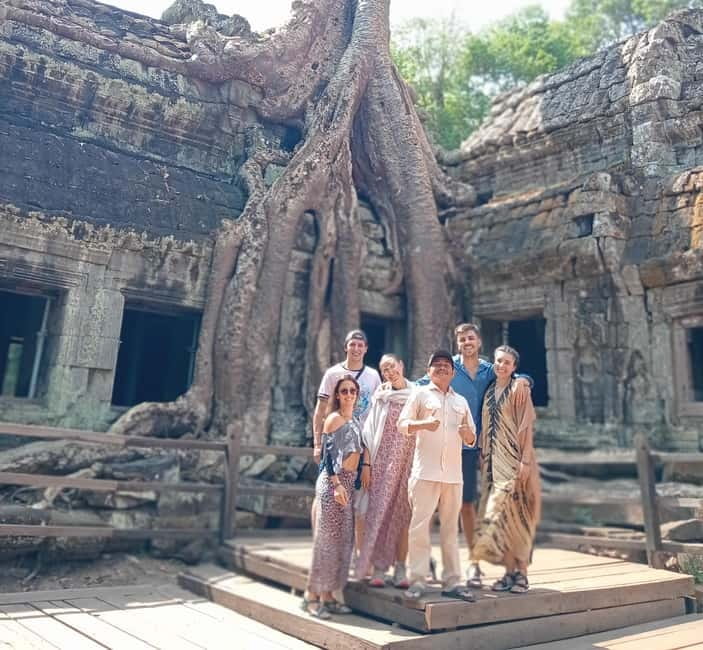 Siem Reap: Angkor Wat Small-Group Day Tour - Victory Gate and the short photo stop that matters for your photos