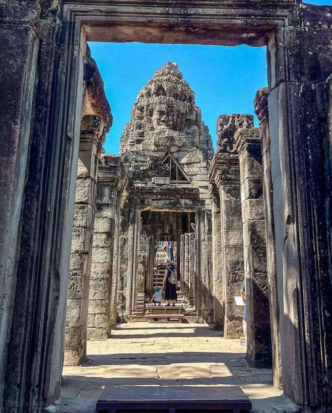 Siem Reap: Angkor Wat Small Group Tour with Spanish Guide - Angkor Wat afternoon: reading the world’s largest religious monument