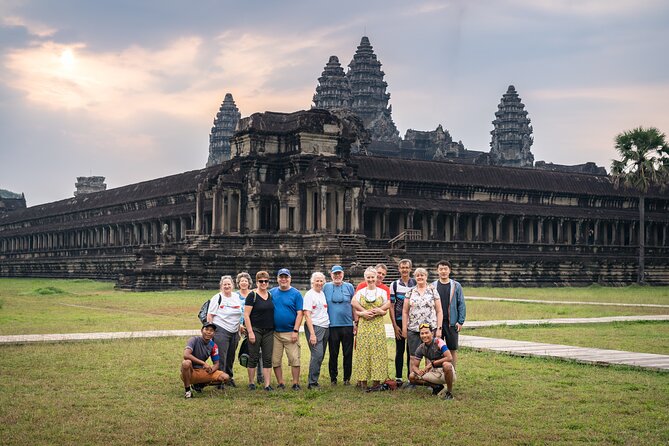 Siem Reap: Angkor Wat Sunrise Bike Tour & Jungle Breakfast - Bikes, helmets, and the small rules that affect your comfort