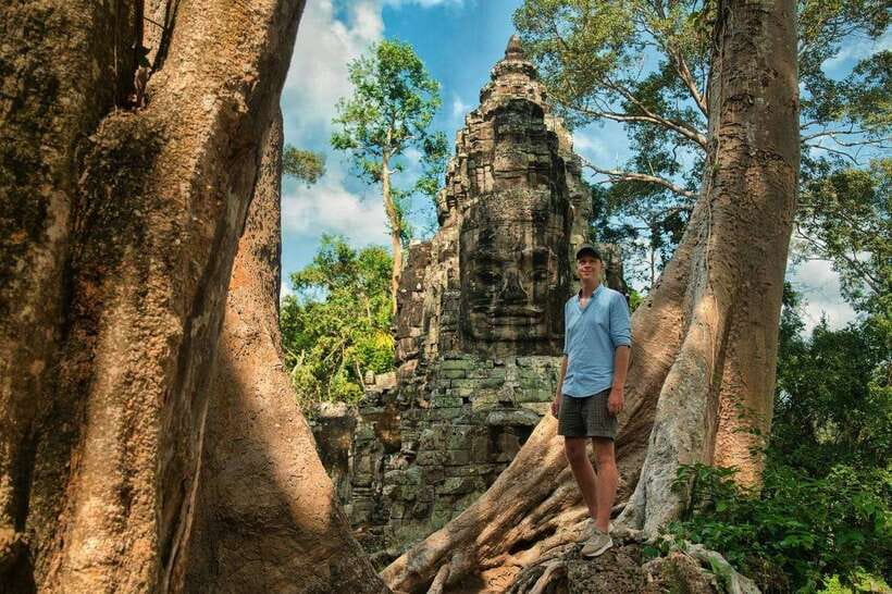 Siem Reap: Angkor Wat Sunrise or Sunset Guided Tour - Bayon: those faces, and the details your guide helps you catch