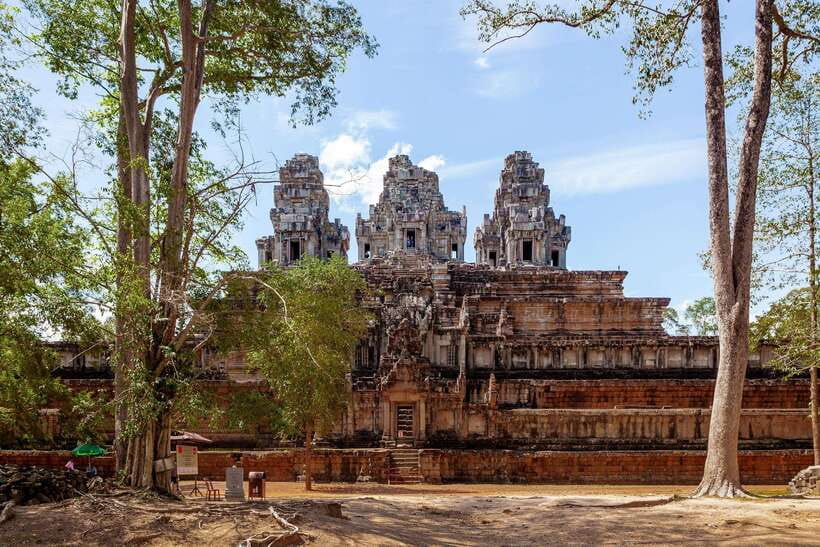 Siem Reap: Angkor Wat Tour Explore The Most Iconic Temples - Angkor Wat inside: carvings, galleries, and the feeling of a sacred route