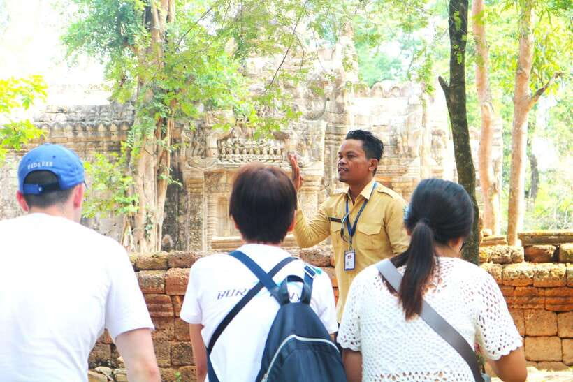 Siem Reap: Angkor Wat with German or English Guided Tour - Ta Prohm: the jungle-maze effect (and how to walk it without rushing)