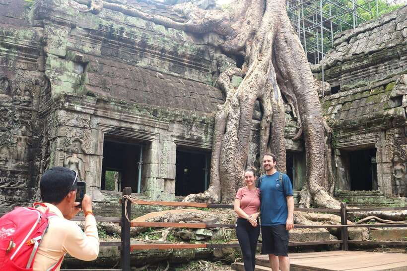 Siem Reap: Angkor Wat with German or English Guided Tour - Angkor Thom and Bayon: southern gate guardians and the “face” temple