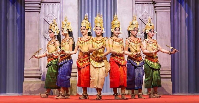Siem Reap: Apsara Dance Show and Dinner with Hotel Pickup - What you’ll actually eat: Khmer BBQ, Amok curry, and the buffet strategy
