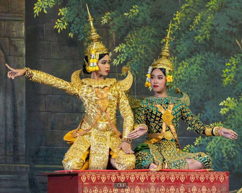 Siem Reap: Apsara Show Including Dinner & Hotel Pickup - Photo stop to performance start: how the timing typically flows