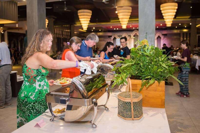 Siem Reap: Apsara Show Including Dinner & Hotel Pickup - Should you book this Apsara show with dinner and pickup?