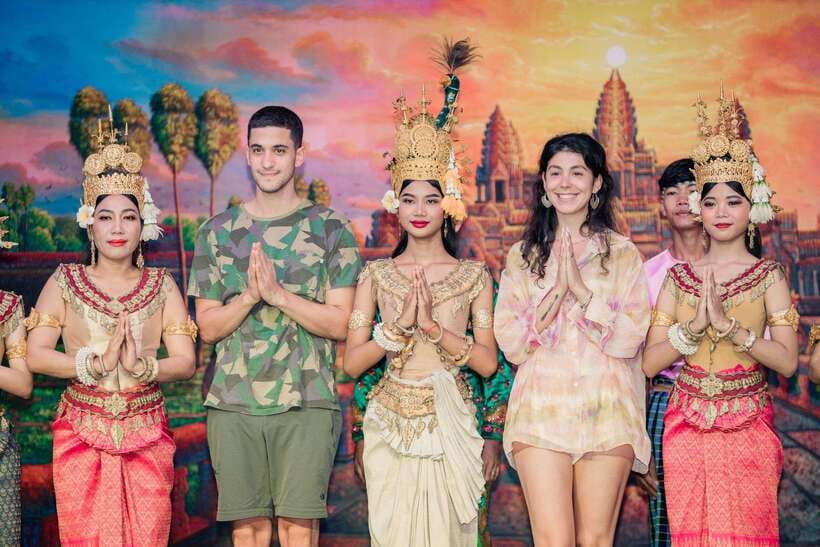 Siem Reap: Dinner and Traditional Show with Hotel Transfer - Tuk-Tuk Pickup in Krong Siem Reap: The Night Starts Easy
