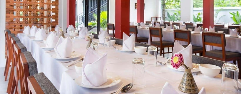 Siem Reap: Dinner and Traditional Show with Hotel Transfer - Buffet-Style Khmer Dinner With International Options (and Vegetarian Choices)