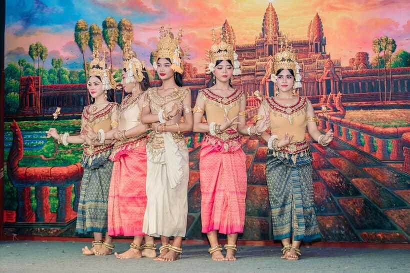 Siem Reap: Dinner and Traditional Show with Hotel Transfer - Apsara Dance Show: How to Watch It Without Missing the Point