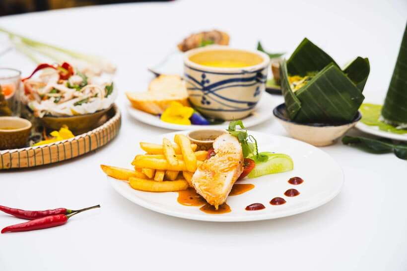 Siem Reap: Dinner and Traditional Show with Hotel Transfer - Service and How the Venue Runs: What to Expect on Arrival