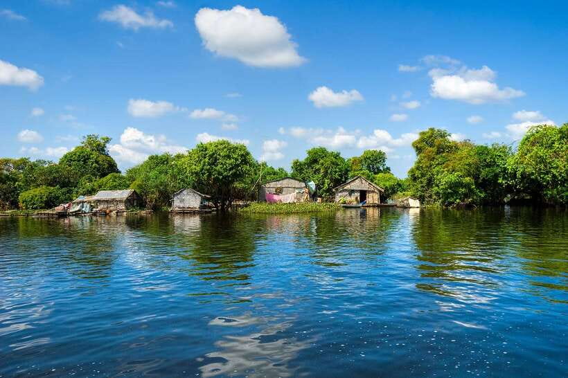 Siem Reap: Floating Village Half-Day Tour - Crocodile and fish farm: a trade stop with an ethical twinge