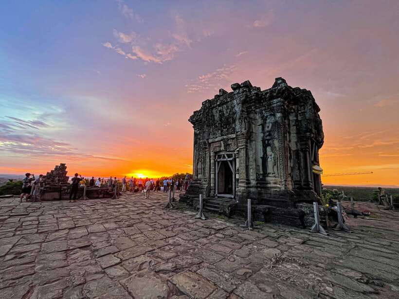 Siem Reap: Full Day Angkor Wat Temple Experience with Sunset - Bayon Temple’s stone faces: why this stop lands so well