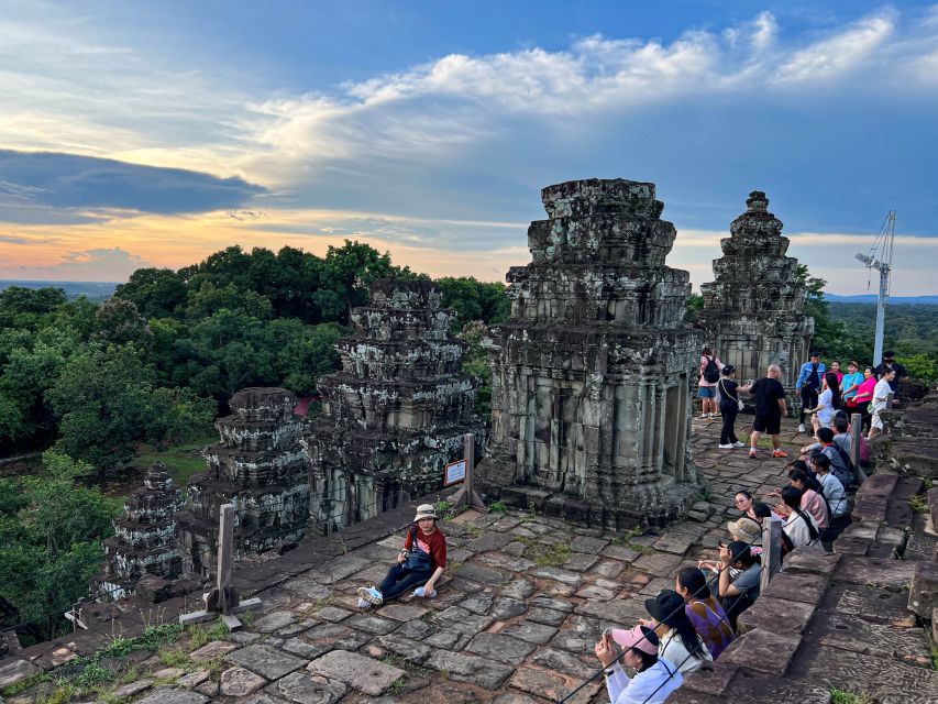 Siem Reap: Full Day Angkor Wat Temple Experience with Sunset - Angkor Wat late afternoon: the main icon at your pace