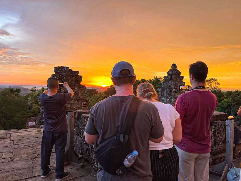 Siem Reap: Full Day Angkor Wat Temple Experience with Sunset - Phnom Bakheng sunset: classic views with stairs to earn them
