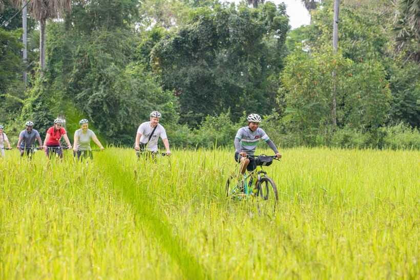 Siem Reap: Guided Countryside Bike Tour - Guides and group size: where the experience becomes personal