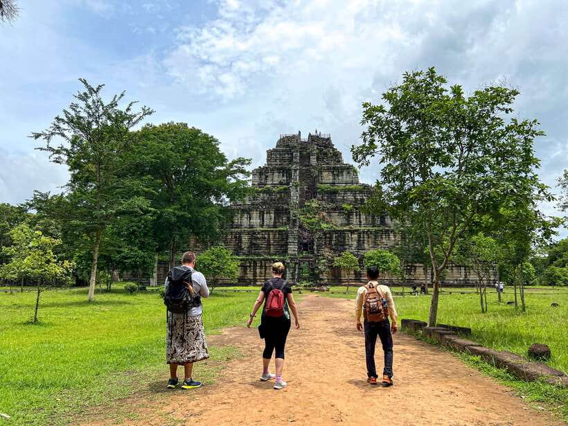Siem Reap: Koh Ker, Beng Mealea, & Banteay Srei Join-in Tour - Preah Dak Palm Cakes: The Short Village Stop That Sets the Tone