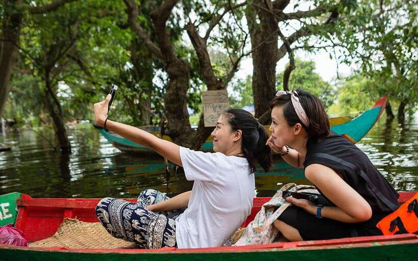 Siem Reap: Kompong Phluk Floating Village Half-Day Tour - Tonlé Sap stop: the bread-and-butter break and the water panorama
