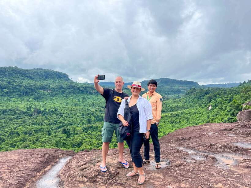 Siem Reap: Kulen Mountain Small Group Tour with Picnic Lunch - Wat Preach Angthom: a temple walk that’s quick but not boring