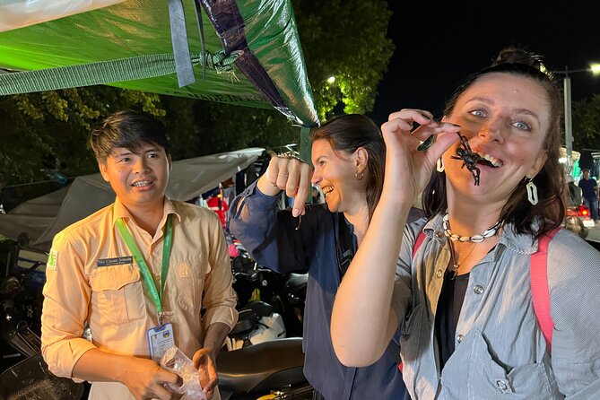 Siem Reap: Local Street Food Experience by Tuk-Tuk - Tuk-tuk pickup at 17:30: why this timing works