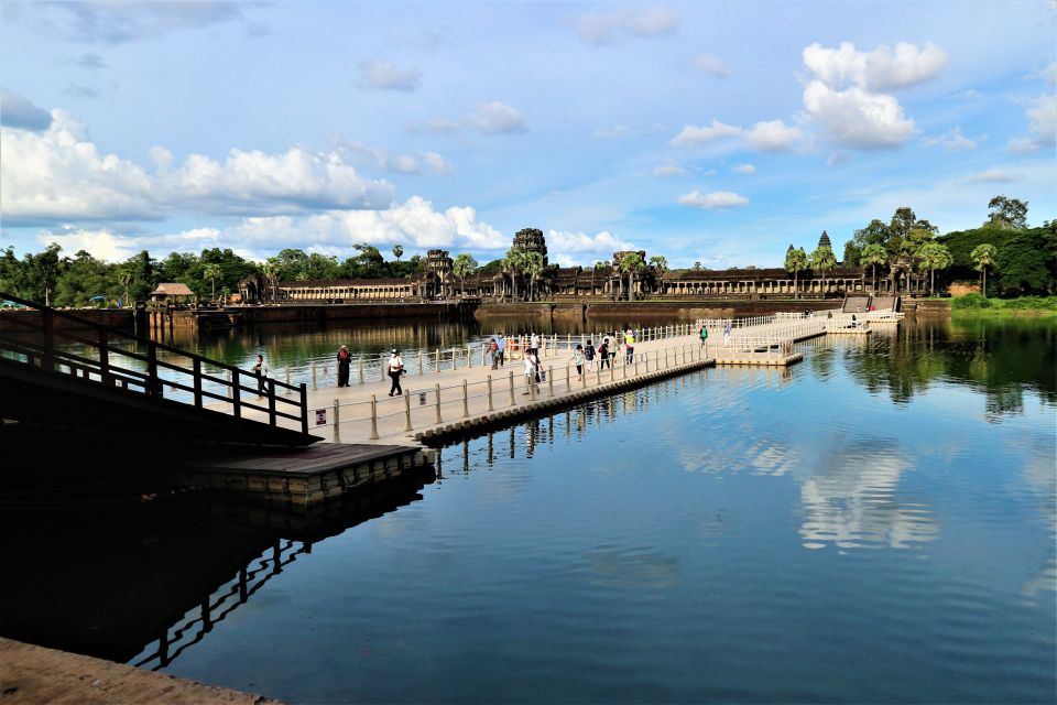 Siem Reap: Personalized Angkor Wat Sunrise/Set by TukTuk/Car - Angkor Wat at sunrise or sunset: best use of the 2.5 hours