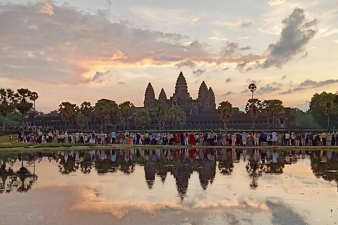 Siem Reap Private Day Tour: Angkor Wat Sunrise, Bayon & Ta Prohm - Angkor Thom South Gate: a quick stop for better pictures