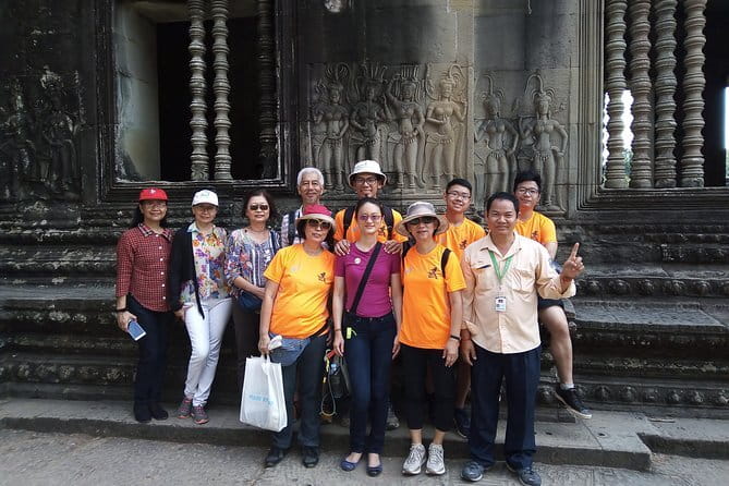 Siem Reap Temple Tuktuk Tour: Explore Angkor Wat and beyond. - Stop 2: Bayon Temple and the “smiling faces” in Angkor Thom