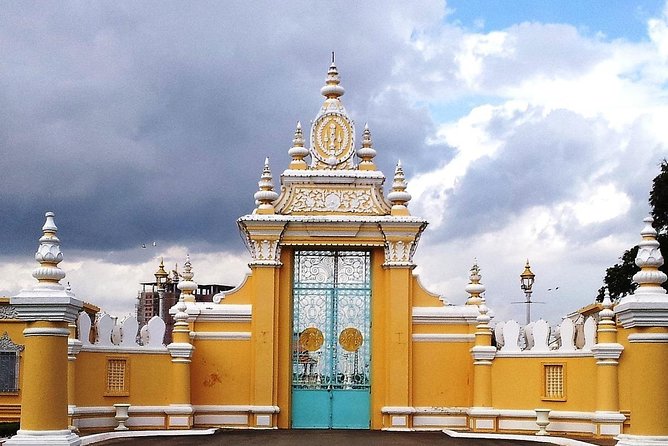 Siem Reap to Phnom Penh by Private Car or Minivan - Price and value: $59 per person for the convenience you can feel