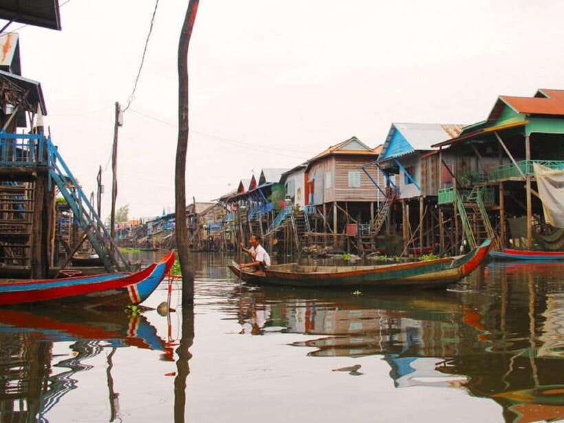 Siem Reap: Tonle Sap, Kampong Phluk & Floating Village Tour - Bamboo Bar and a food-stop moment on the water