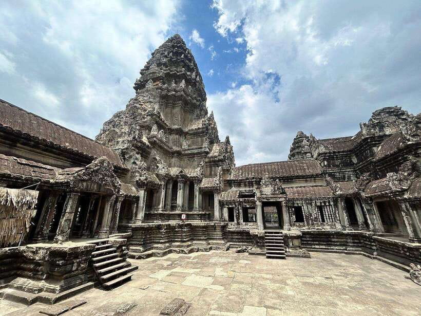 Small-Group Full Day Angkor wat Guide tour with Sun set - Phnom Bakheng sunset: the last light that makes stone feel alive