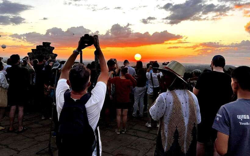 Small-Group Full Day Angkor wat Guide tour with Sun set - Pickup, A/C comfort, and what keeps the day manageable