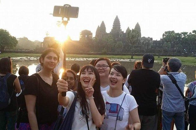 Sunrise Tour of Angkor Temples from Siem Reap - Stop 3: Bayon Temple and the maze-like experience