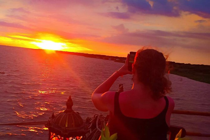 Sunset Dinner and drinks includes a Floating Village cruise tour. - Queen Tara dinner boat: buffet or fixed menu, plus free-flow drinks