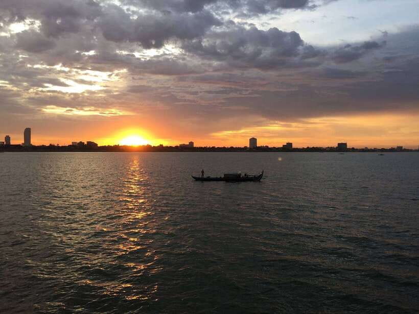 Sunset Dinner Tour: Tonle Sap Lake Floating Village - Should You Book This Tonlé Sap Sunset Dinner Tour?
