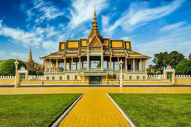 Taxi Siem Reap to Phnom Penh-English Speaking Driver - Vehicle choice: from Alphard-style comfort to group-friendly space
