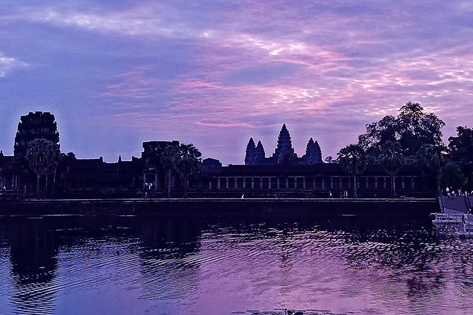 Unveiling 2 Days Private Angkor Wat/Beyond In Sunrise/Sunset Tour - Bayon and Angkor Thom: Buddha faces and a bigger geometry lesson